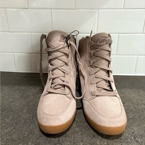 Sorel out n about wedge